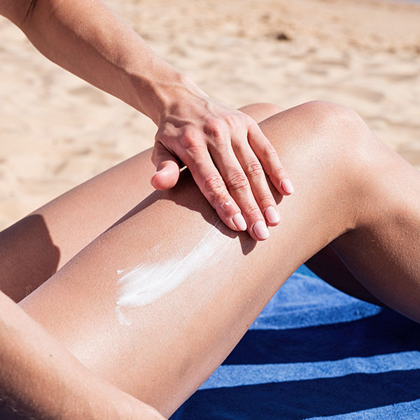 Protege tu piel del sol y otras agresiones externas.