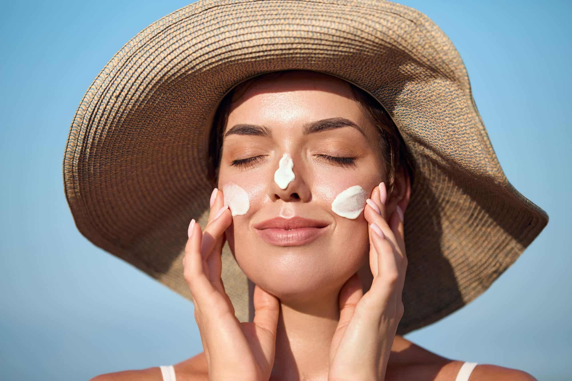What are antioxidant sunscreens and how do they work?